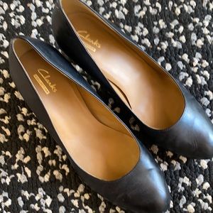 Clarks Collection Black Leather Pumps